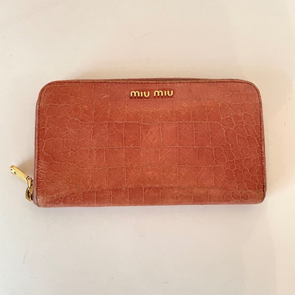 Miu Miu by Prada Pink/Mauve Croc Embossed Zip Around Wallet - Picture 2 of 16
